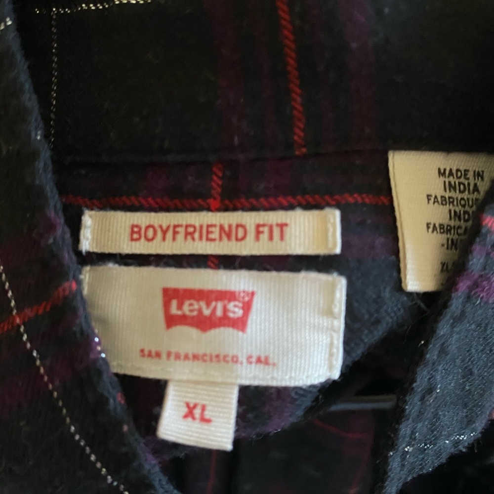 Levi’s Flannel - Picture 2 of 2
